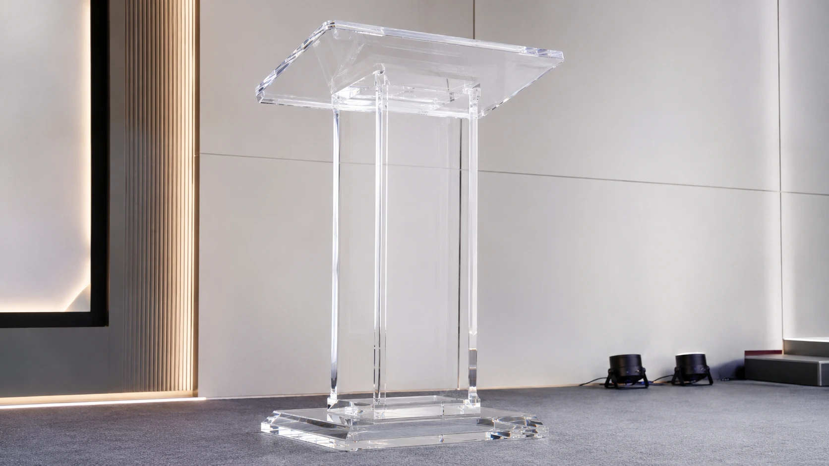 Púlpito, placas e troféus em acrílico cristal para eventos e empresas.